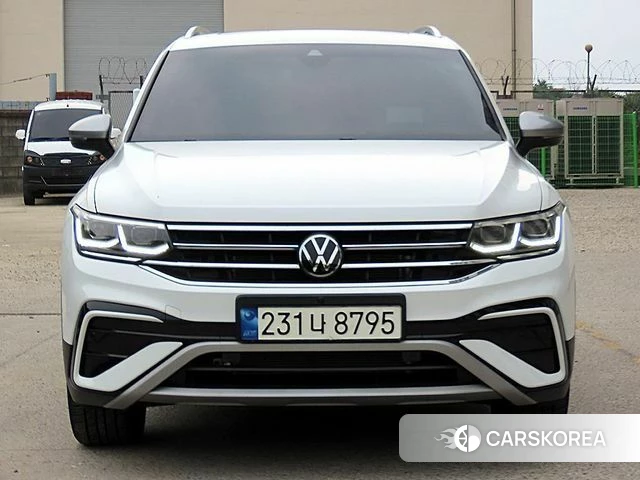 Volkswagen Tiguan Allspace 2023 Белый из Кореи