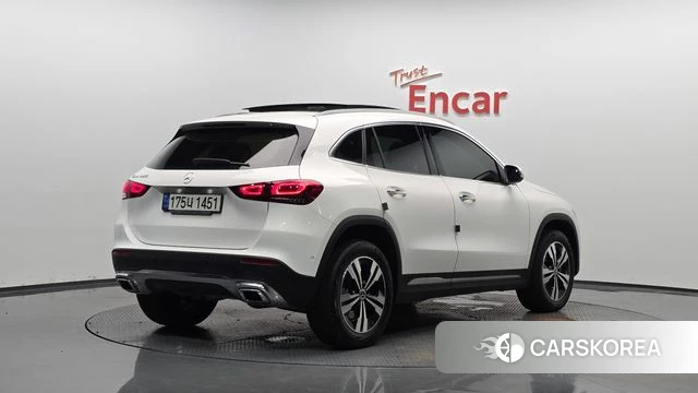 Mercedes-Benz GLA - Class H247 2021 Белый из Кореи