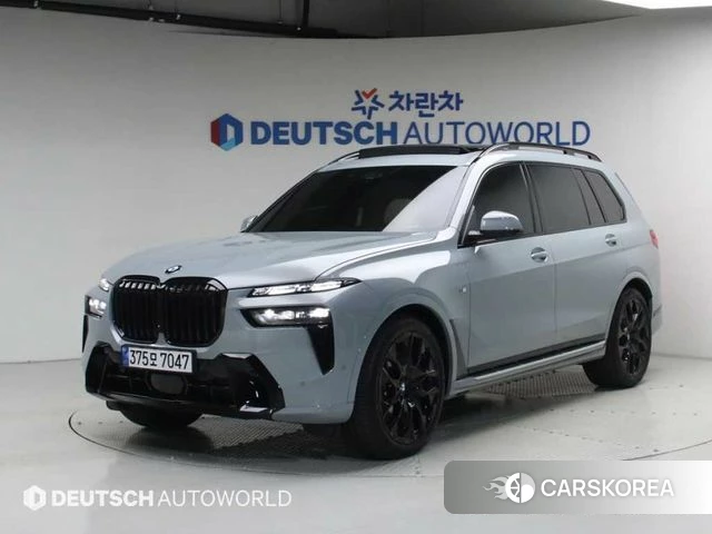 BMW X7 (G07) 2025 Светло-серебряный цвет из Кореи