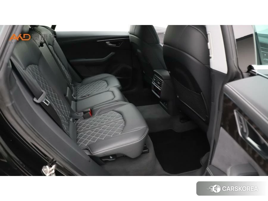 Audi Q8 2021 Черный из Китая