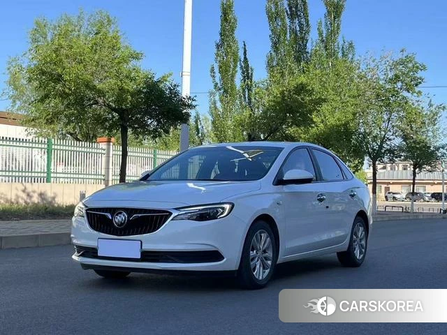 Buick Yinglang 2019 Белый из Китая