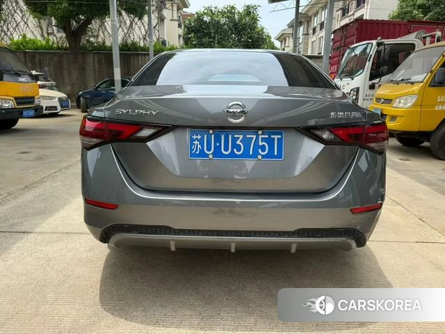 Nissan Xuan Yi 2022 Темно-серый из Китая
