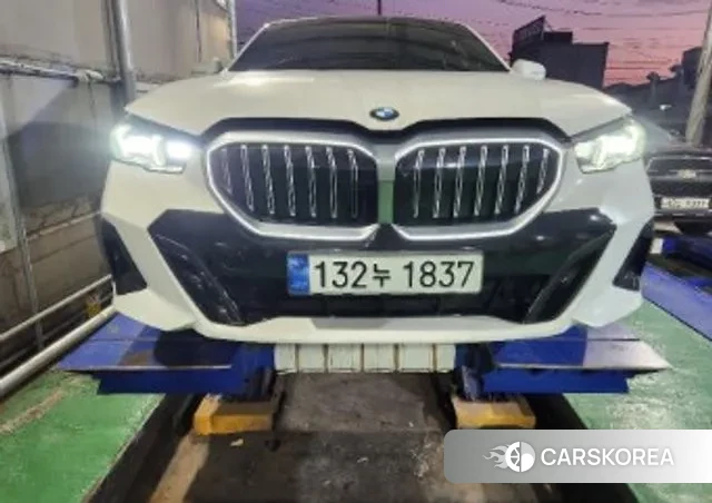 BMW 5 Series (G60) 2024 Белый из Кореи