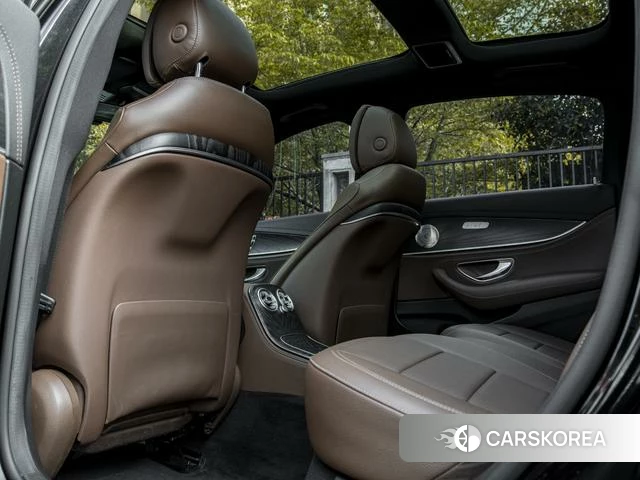 Mercedes-Benz E-class 2022 Черный из Китая
