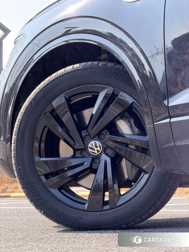 Volkswagen Touareg 2022 Черный из Китая