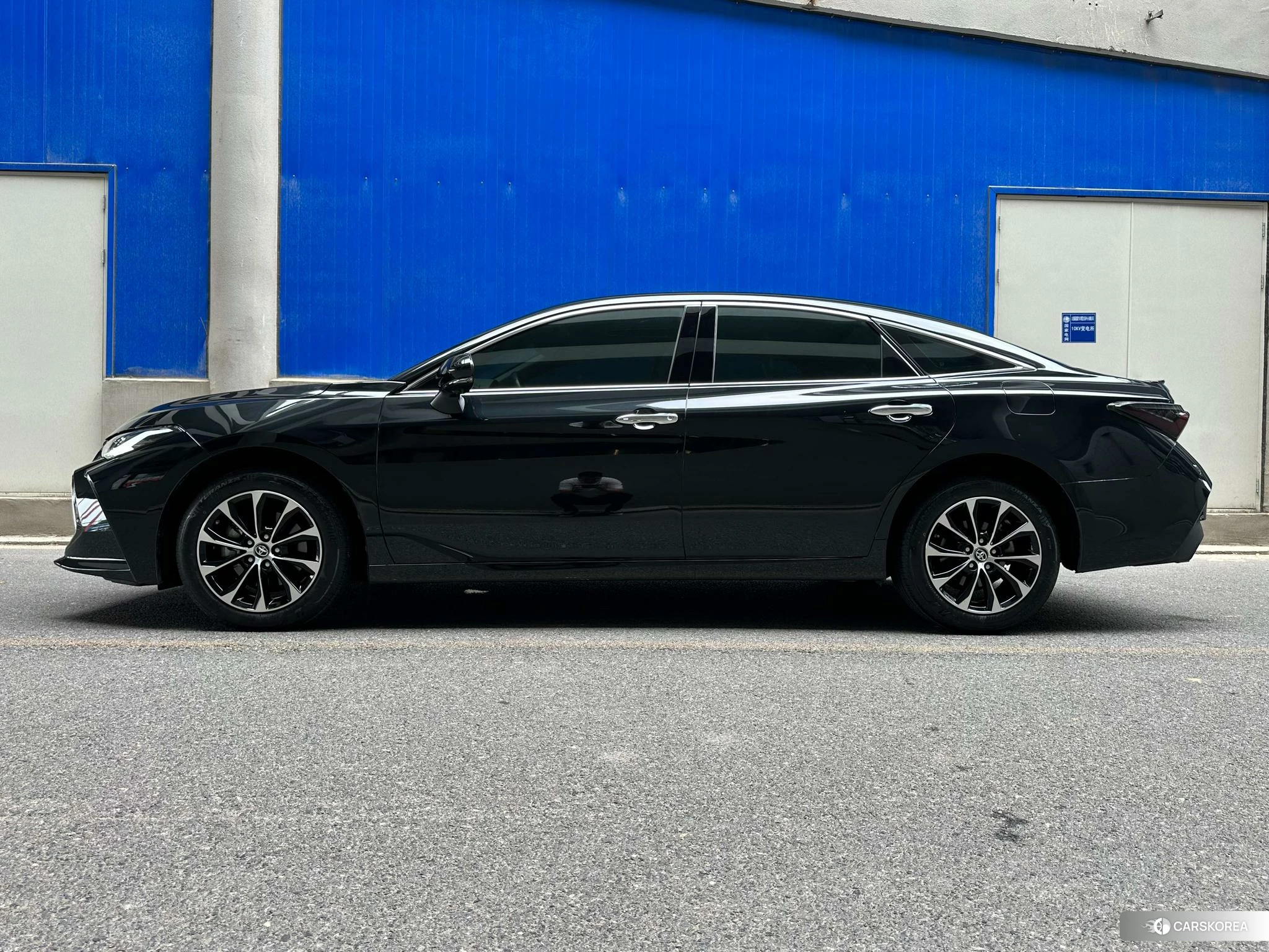Toyota Avalon 2023 Черный из Китая