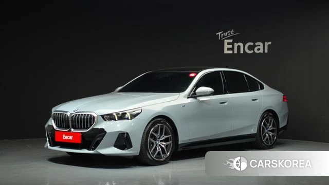 BMW 5 Series (G60) 2024 Светло-серебряный цвет из Кореи