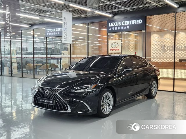 Lexus ES300h 7th generation 2023 Черный из Кореи