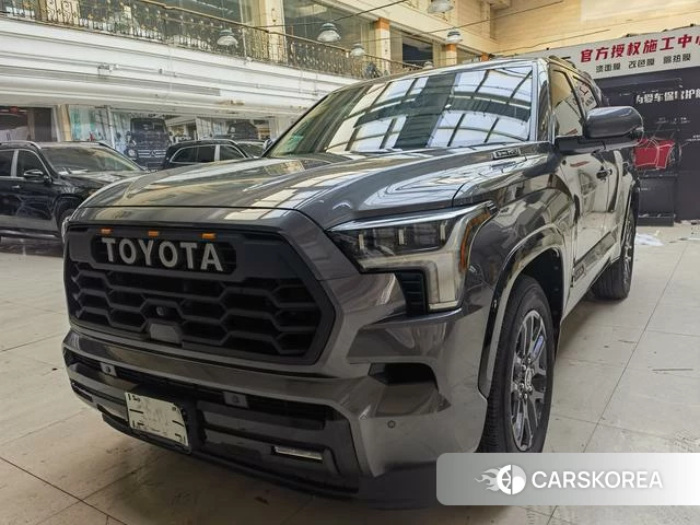 Toyota Sequoia 2023 Темно-серый из Китая