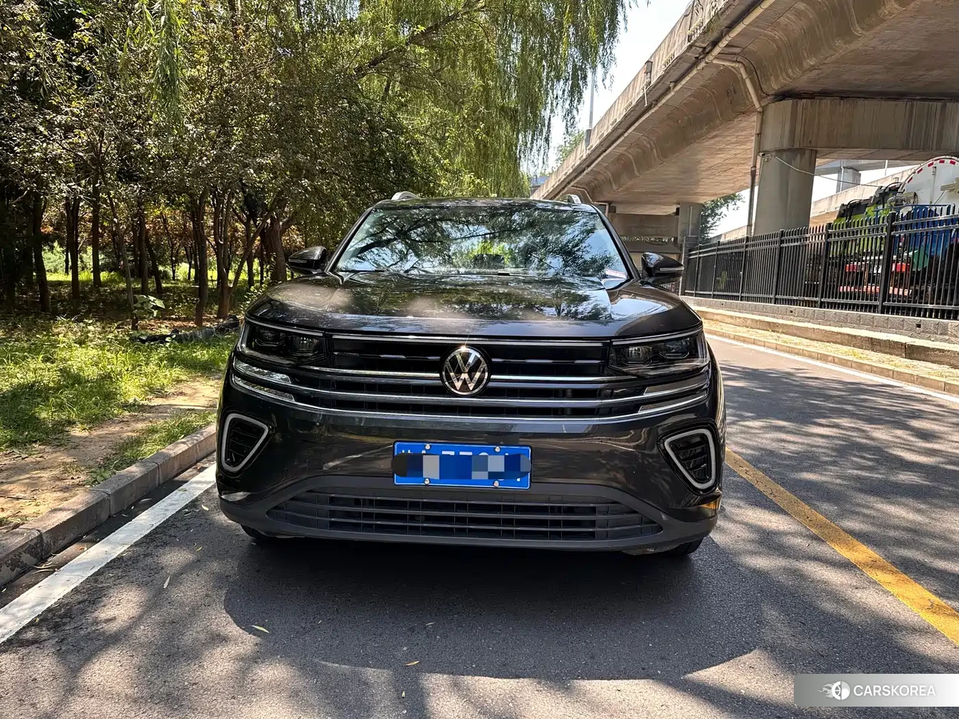 Volkswagen Tavendor 2023 Черный из Китая