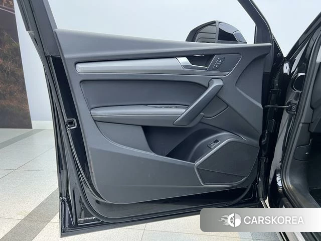 Audi Q5L 2023 Черный из Китая