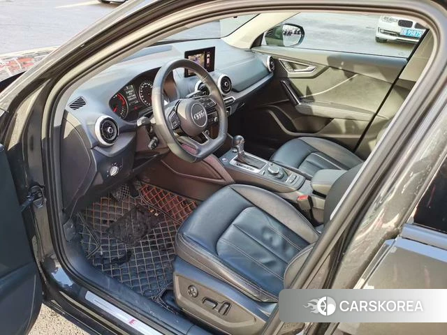 Audi Q2L 2024 Темно-серый из Китая
