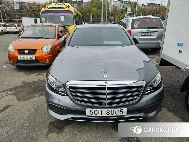 Mercedes-Benz E-Class W213 2019 Серебристо-серый из Кореи