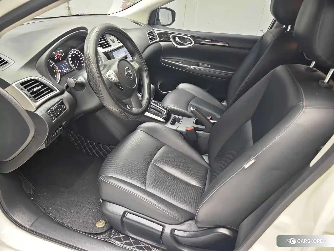 Nissan Sylphy 2024 Белый из Китая