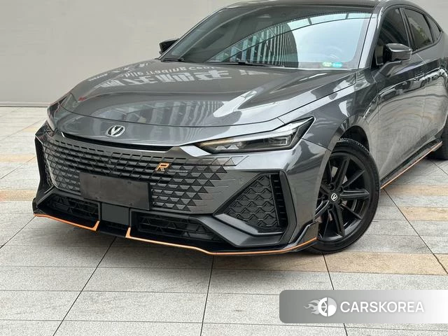 Chang'an UNI-V 2024 Темно-серый из Китая