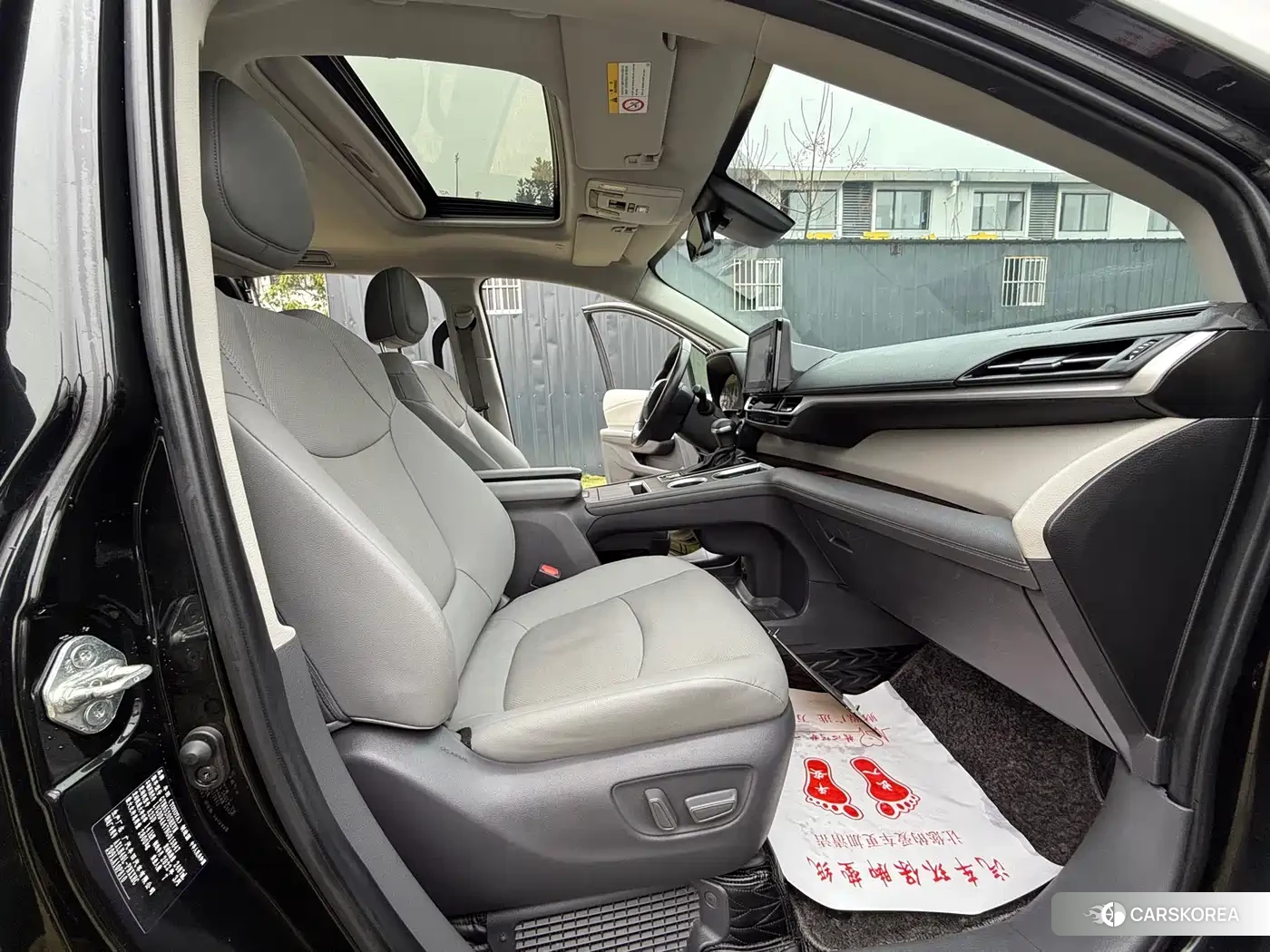 Toyota Sienna 2022 Черный из Китая