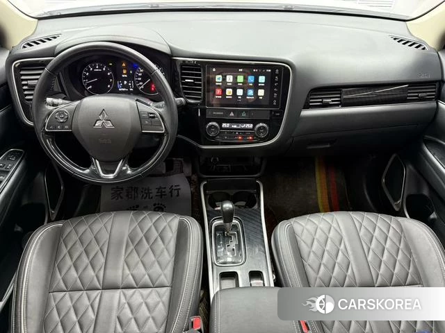 Mitsubishi  Outlander 2021 Белый из Китая