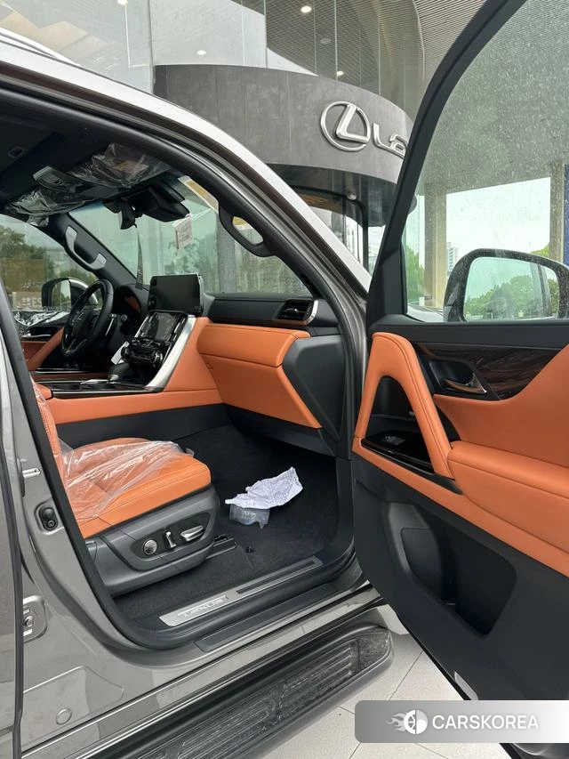 Lexus LX 2025 Темно-серый из Китая