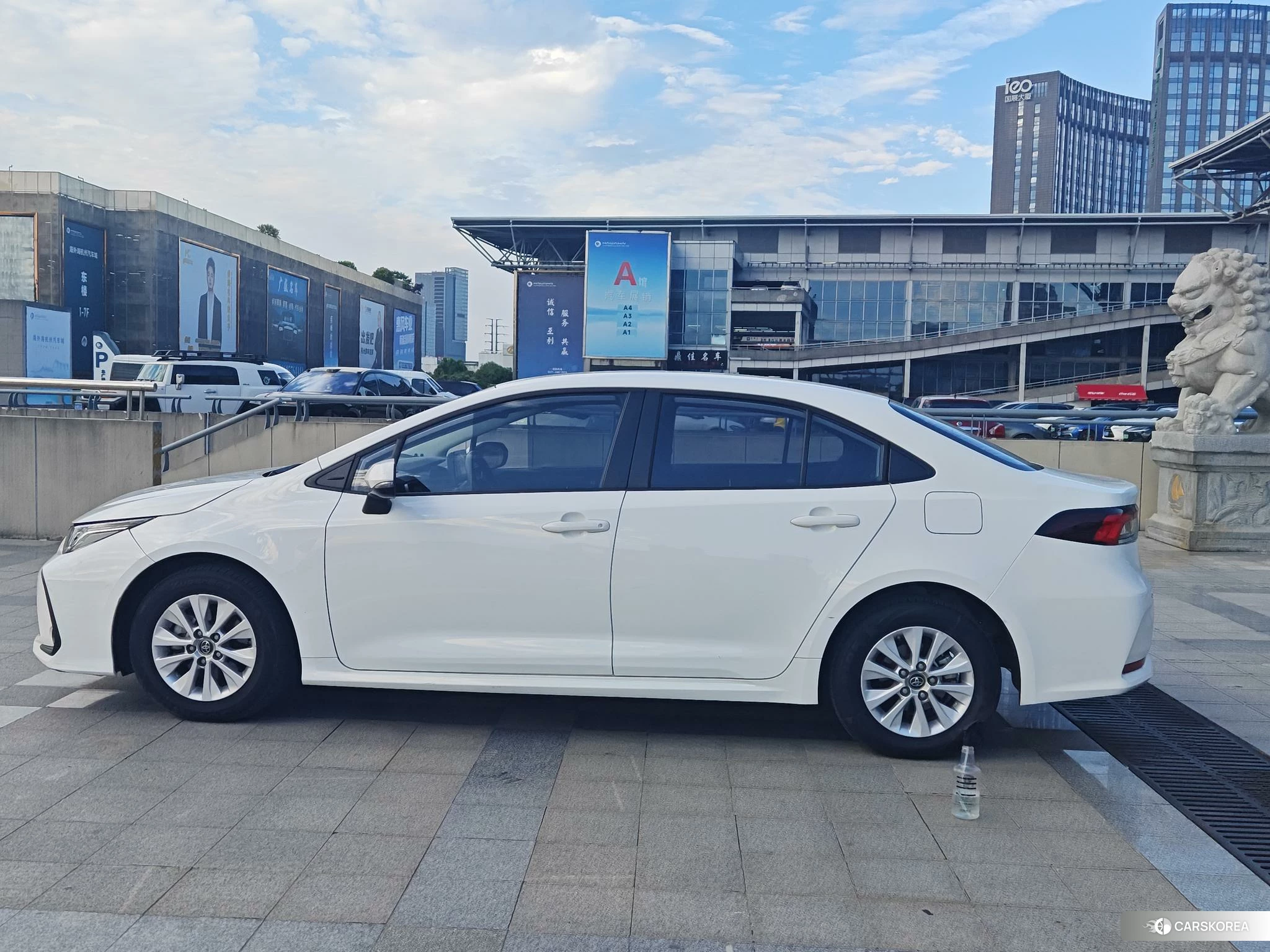 Toyota Corolla 2023 Белый из Китая