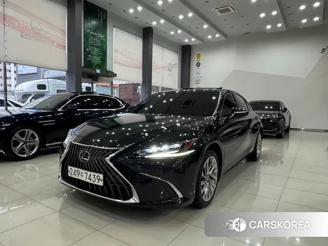 Lexus ES300h 7th generation 2024 Черный из Кореи