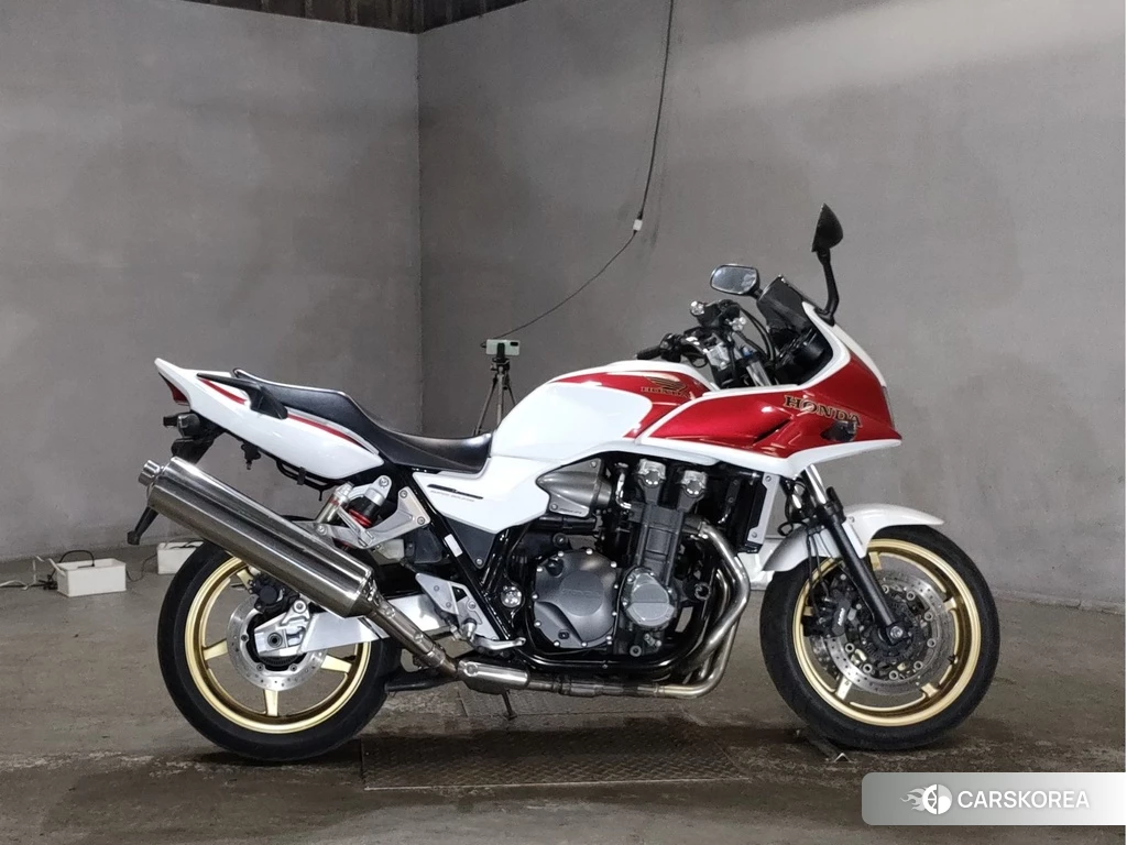 Проданный Honda CB1300SF BOLDOR 2011 из Японии, фото 2