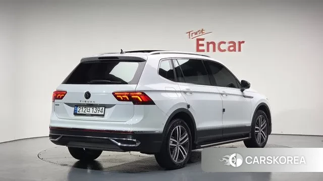 Volkswagen Tiguan Allspace 2022 Белый из Кореи