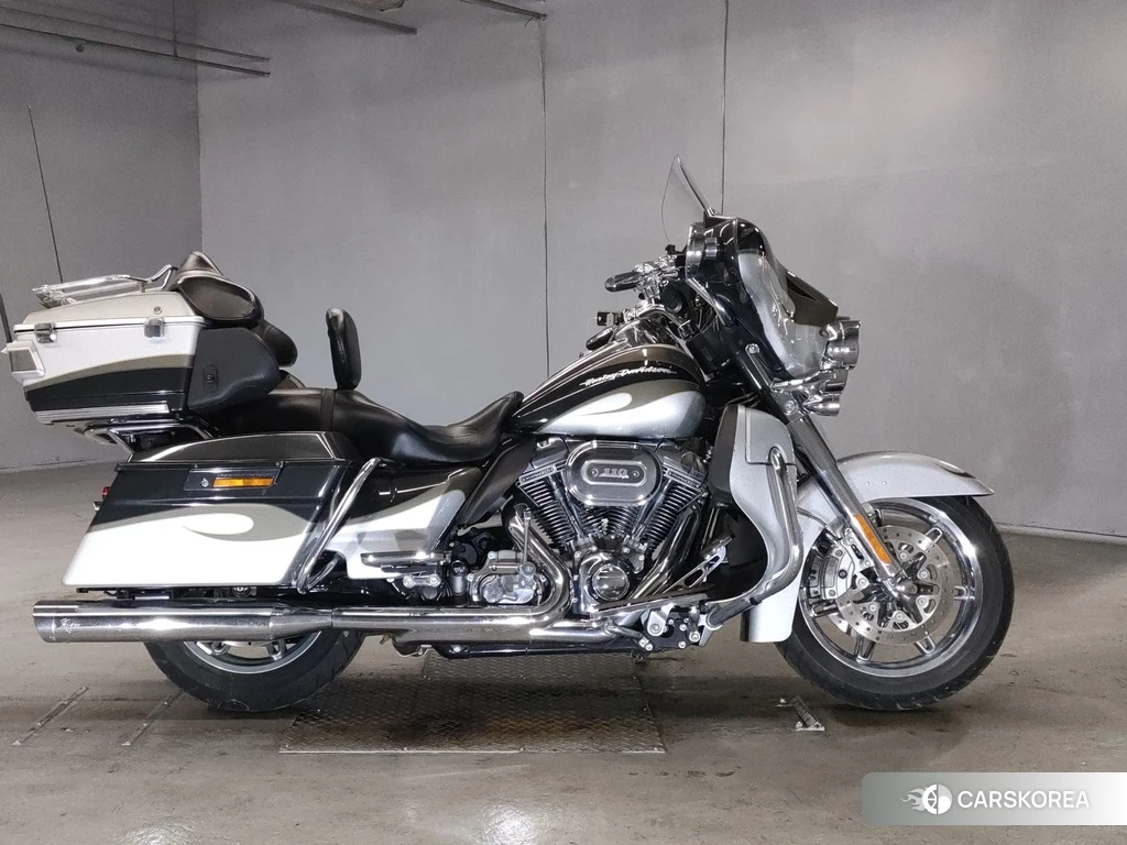Проданный Harley-Davidson Electra Glide FLHTCUSE1800 CVO 2013 из Японии, фото 2