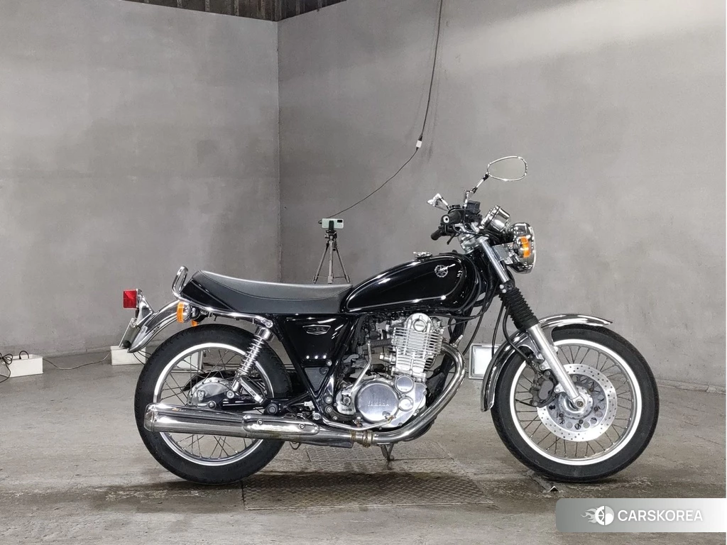 Проданный Yamaha SR 400 2017 из Японии