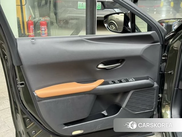 Lexus UX EV 2022 Зеленый из Китая