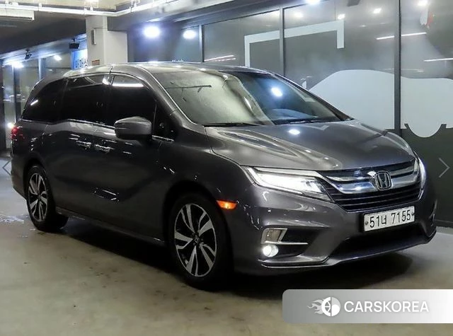 Honda Odyssey 2019 Серебристо-серый из Кореи