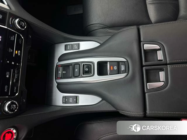 Honda Crown Road 2023 Белый из Китая