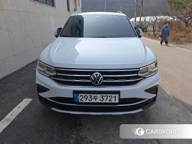 Volkswagen Tiguan second Generation 2021 Белый из Кореи