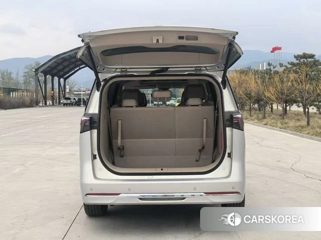 Buick GL8 PHEV 2025 Серебристо-серый из Китая