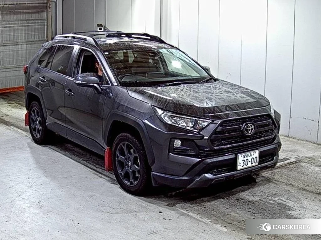 Toyota RAV4 2021 из Японии