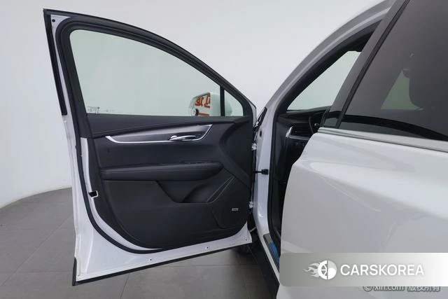Cadillac XT5 2019 Белый из Китая