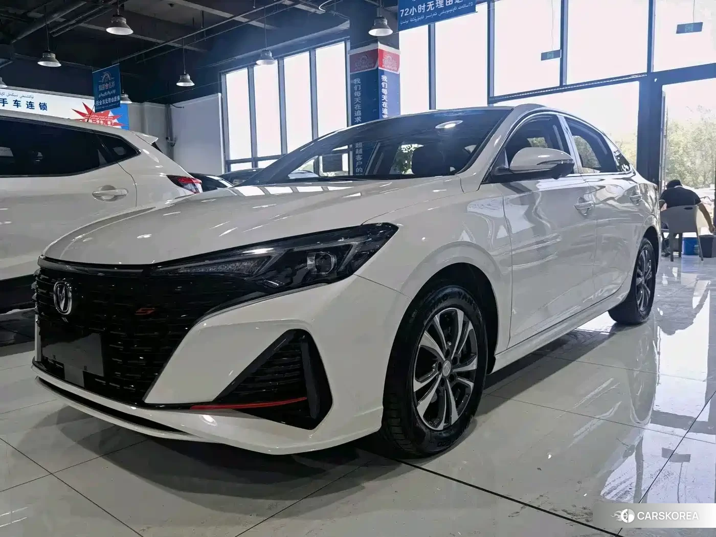 Chang'an Yidong 2025 Белый из Китая