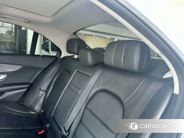 Mercedes-Benz Class C 2021 Белый из Китая