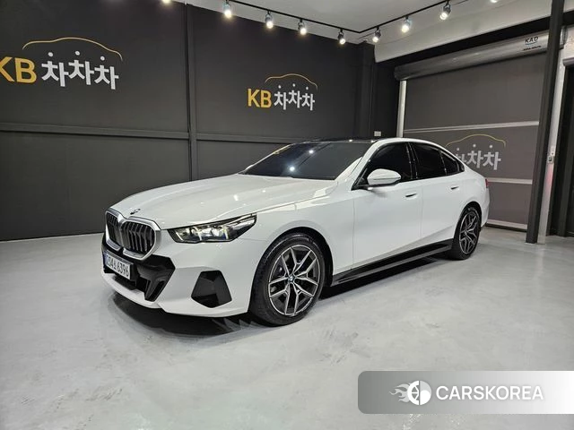 BMW 5 Series (G60) 2025 Белый из Кореи