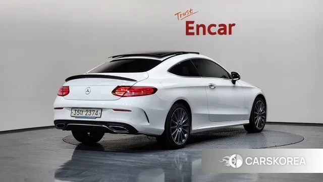 Mercedes-Benz C-Class W205 2019 Белый из Кореи