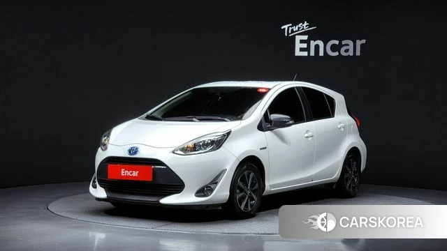Toyota Prius C 2018 Белый из Кореи