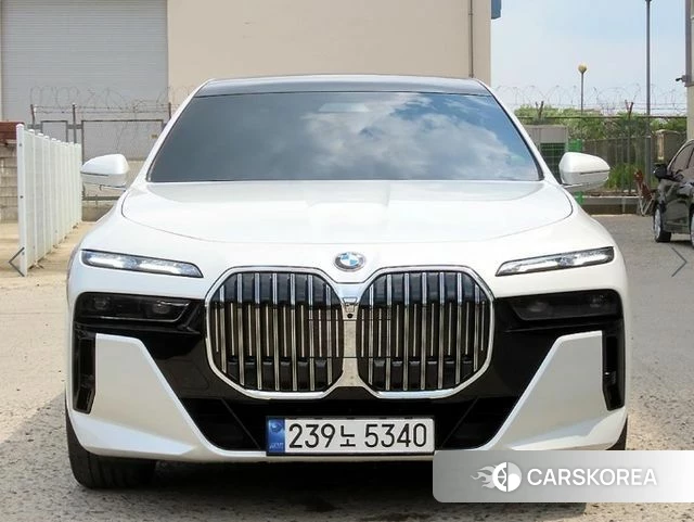 BMW 7 Series (G70) 2023 Белый из Кореи
