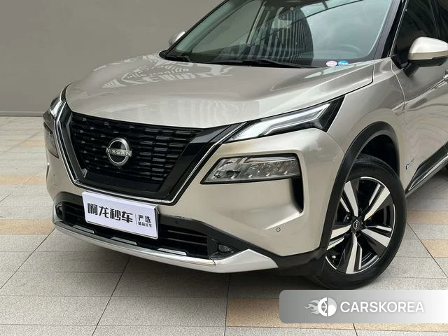 Nissan Qijun 2023 Шампань из Китая