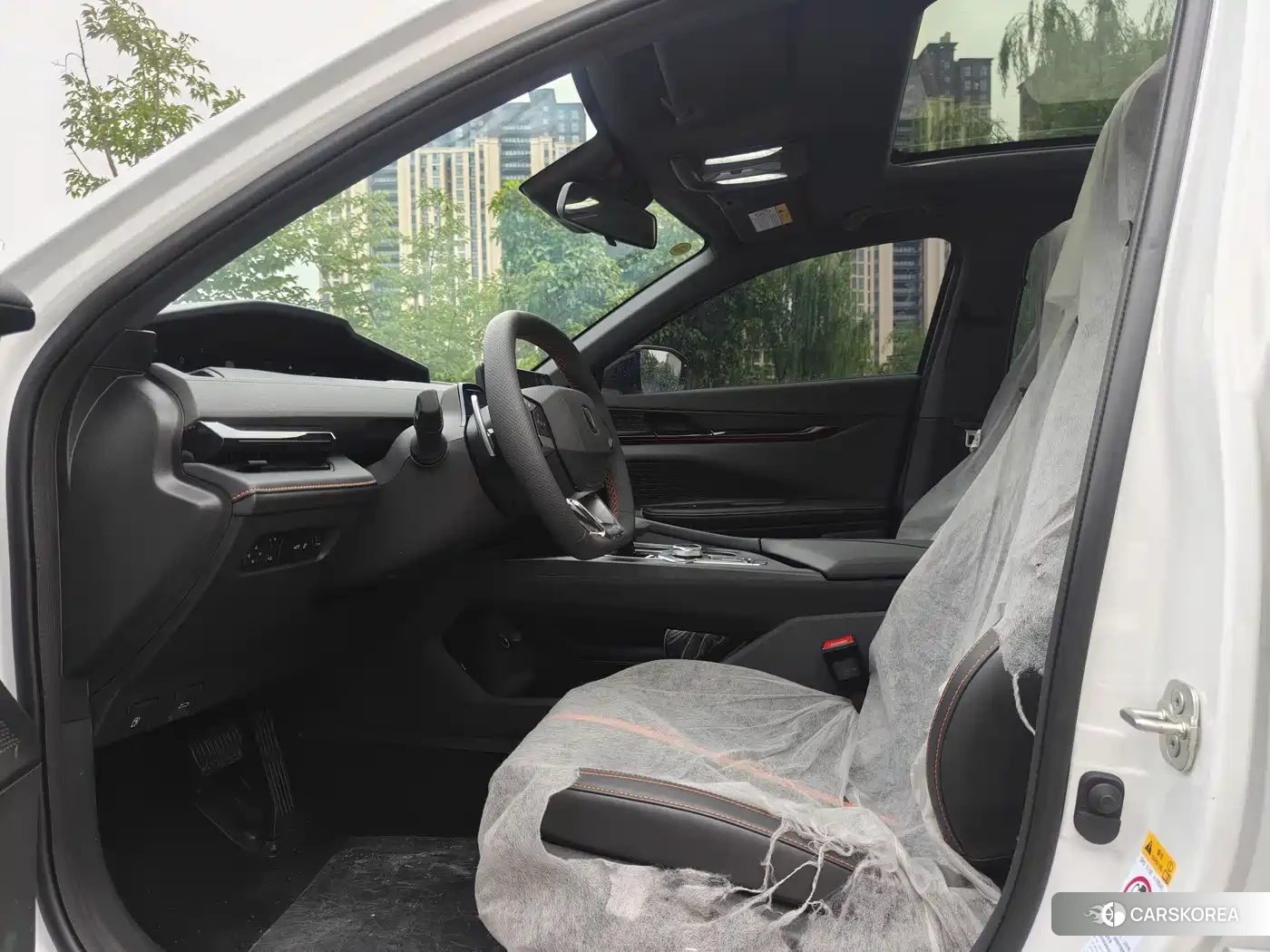 Chang'an Changan UNI-V 2024 Белый из Китая, фото 2