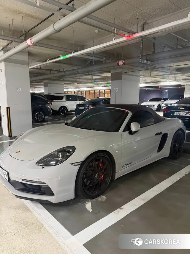 Porsche 718 Boxster 2022 Серебристо-серый из Кореи