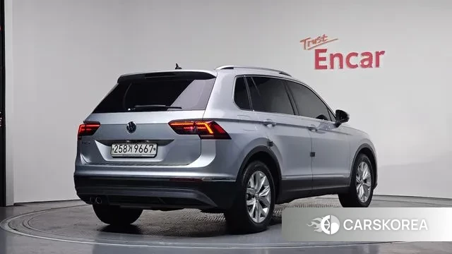 Volkswagen Tiguan second Generation 2019 Серебряный из Кореи