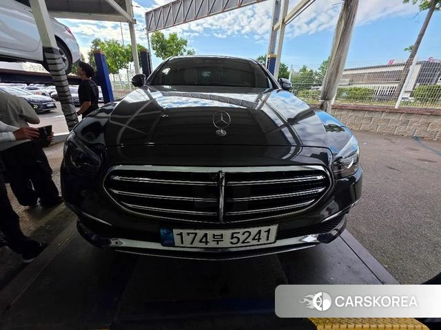 Mercedes-Benz E-Class W213 2021 Серебристо-серый из Кореи