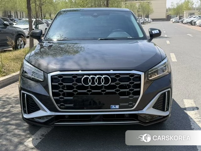 Audi Q2L 2022 Темно-серый из Китая