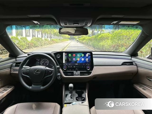 Lexus ES 2025 Серебристо-серый из Китая