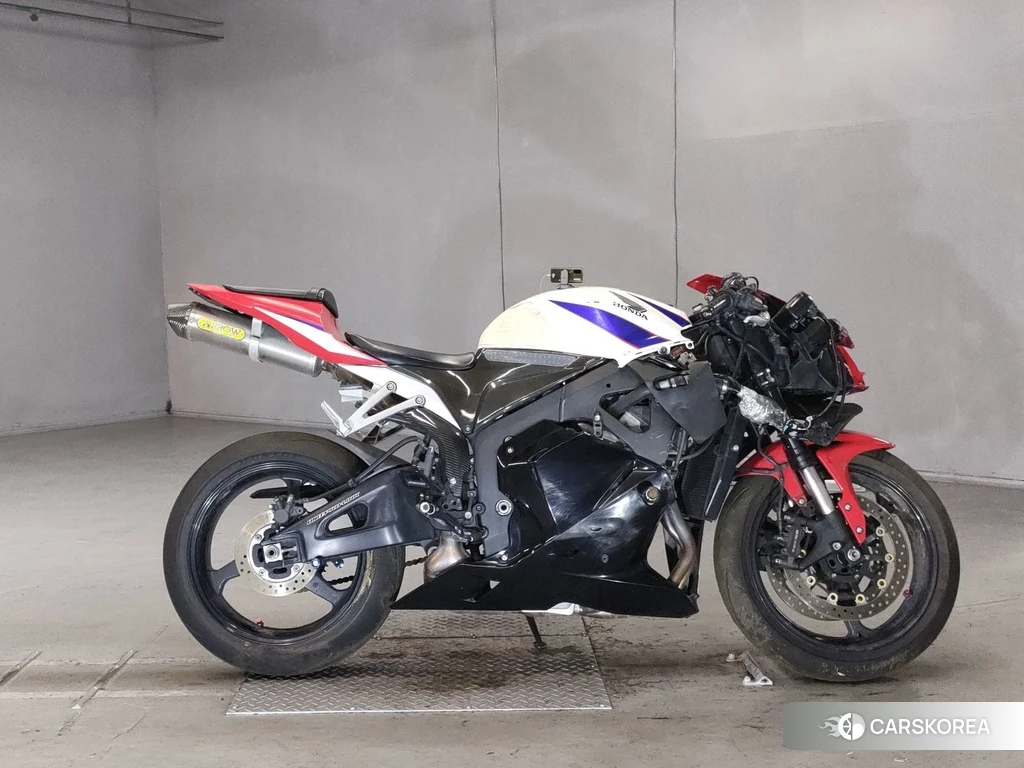 Проданный Honda CBR600RR 2010 из Японии, фото 2