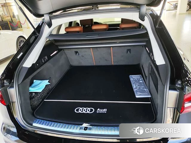 Audi A6 (import) 2021 Черный из Китая